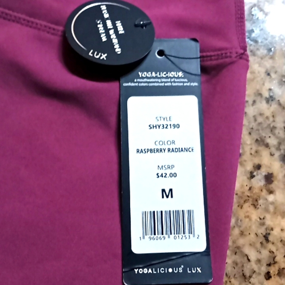 YOGA-LIC-IOUS HI RISE LUX Elastic Waistband. 5"Inseam. Medium.Raspberry Radiance - Picture 7 of 7
